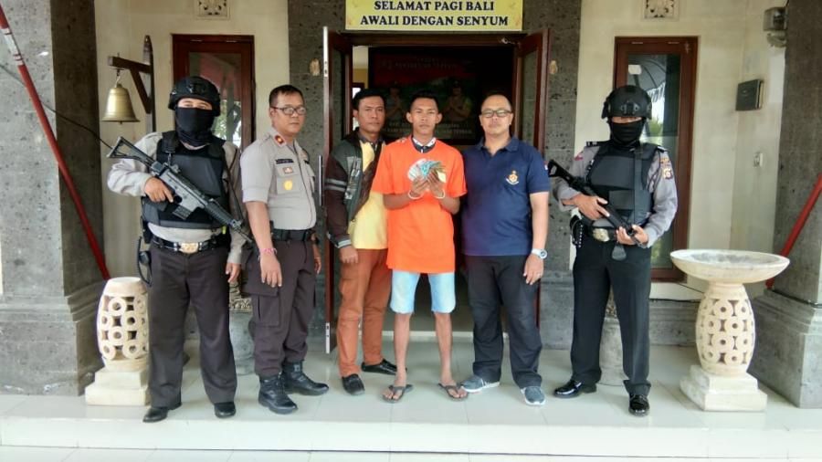 podiumnews.com-Polisi Bekuk Maling Uang di Pick-Up